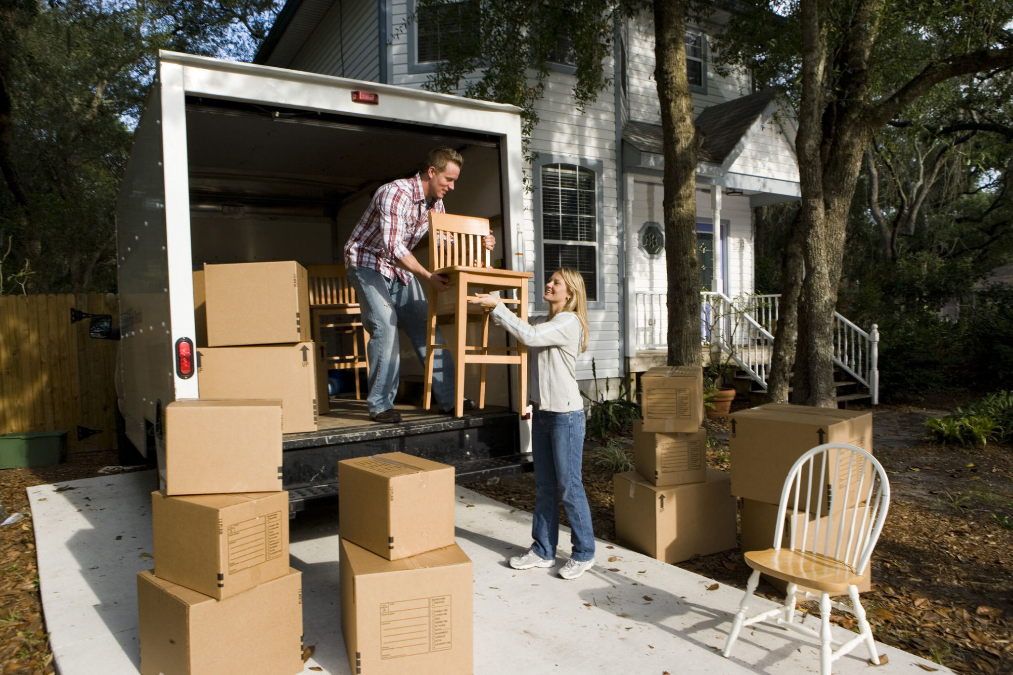 Buying and selling at the same time: how to manage the overlap