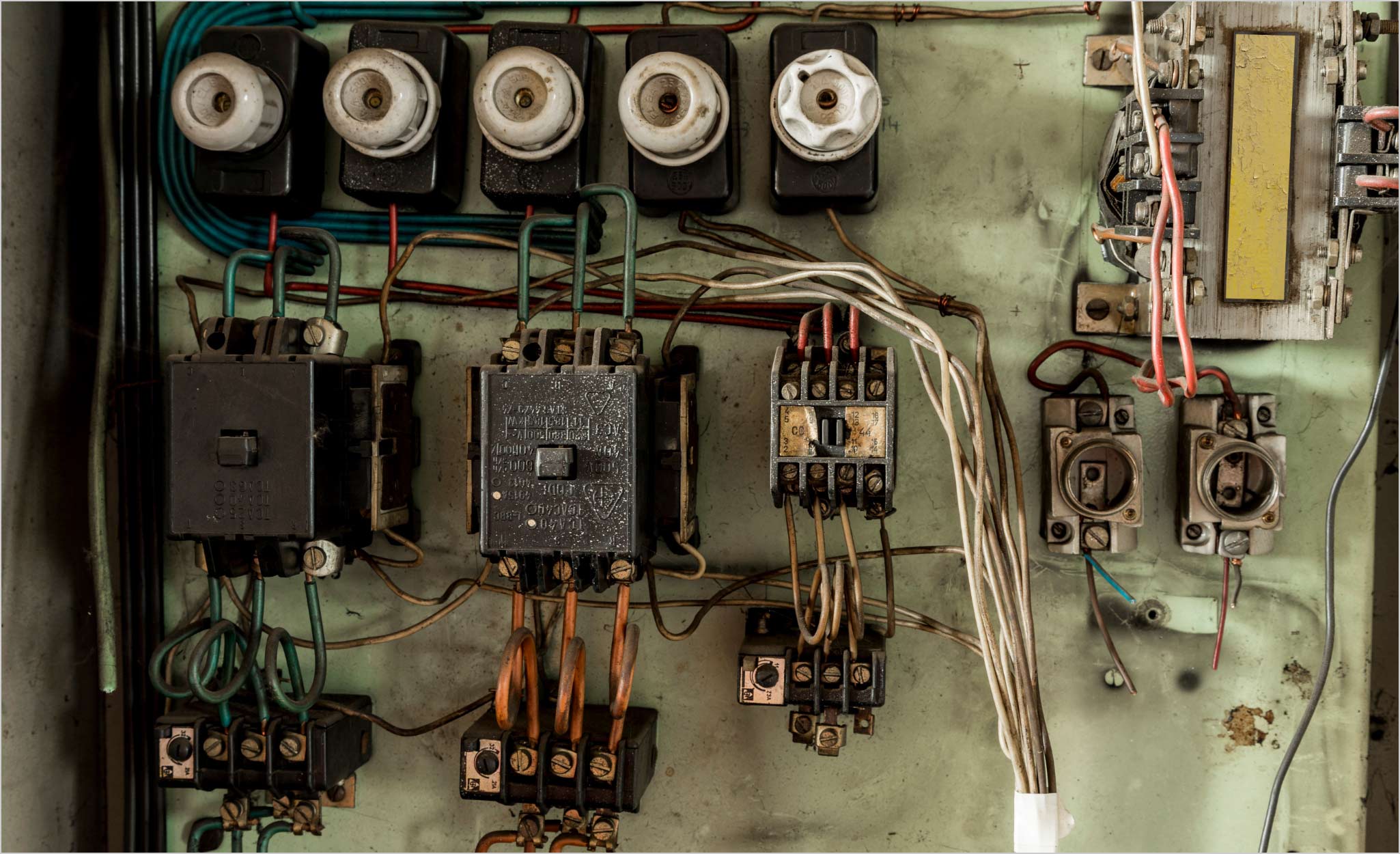 Electrical panels and old wiring: what to know in an older home